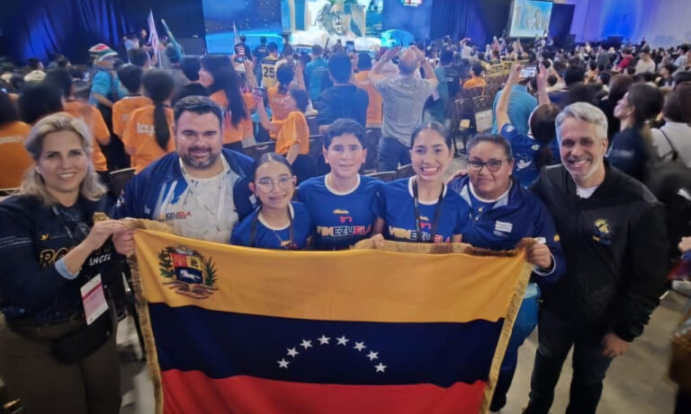 Zulia obtiene medallas de oro y plata en la Olimpiada Mundial de Robótica Singapur