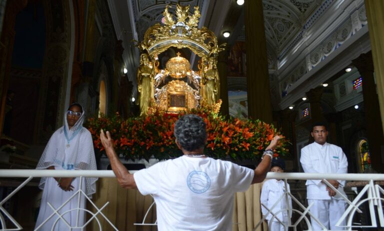 Feligreses expresan su amor a la Chinita: "Es mi madre, todo para mí"