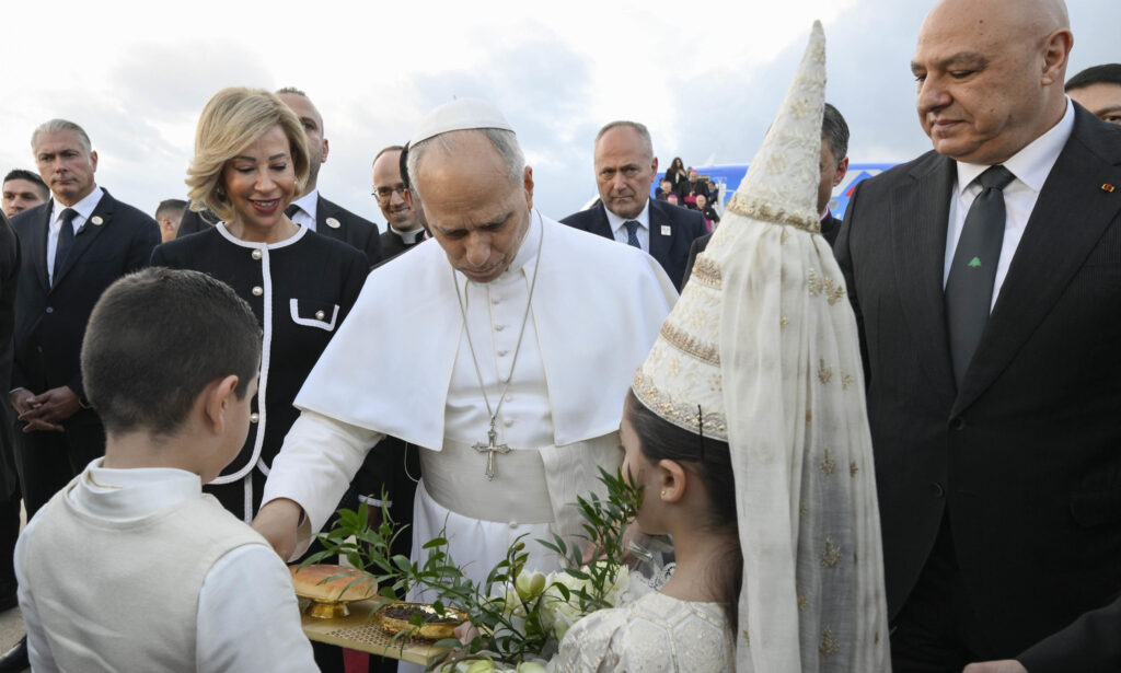 El papa León XIV llega al Líbano y pide anteponer la paz