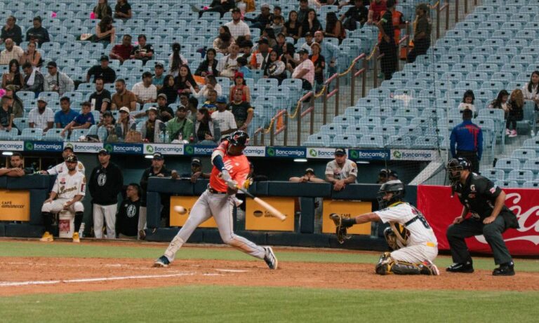 Águilas vence Leones por primera vez en la zafra con pizarra de 7-1