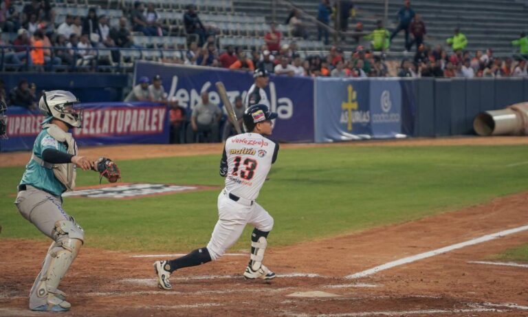 Águilas vence 5-4 a Bravos y cierra otra semana en positivo