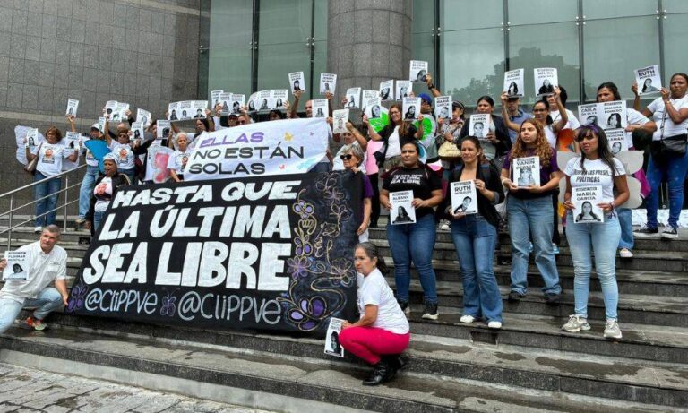 Mujeres protestan por liberación inmediata de presas políticas: 24 están desaparecidas