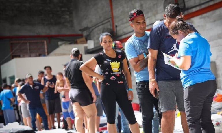 Trinidad y Tobago reduce drásticamente los permisos de trabajo para venezolanos