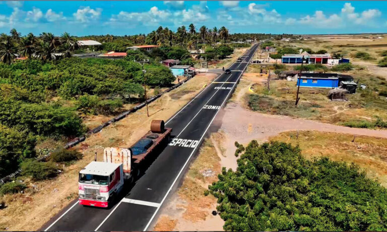 Caldera inaugura 60 km rehabilitados de la Troncal del Caribe en la Guajira