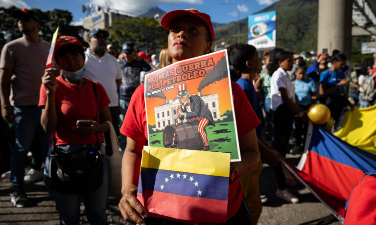 Chavistas protestan contra la confiscación del buque petrolero por EE. UU.