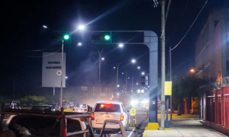 Iluminan más de 100 kilómetros de vías e instalan 2000 transformadores en el Zulia