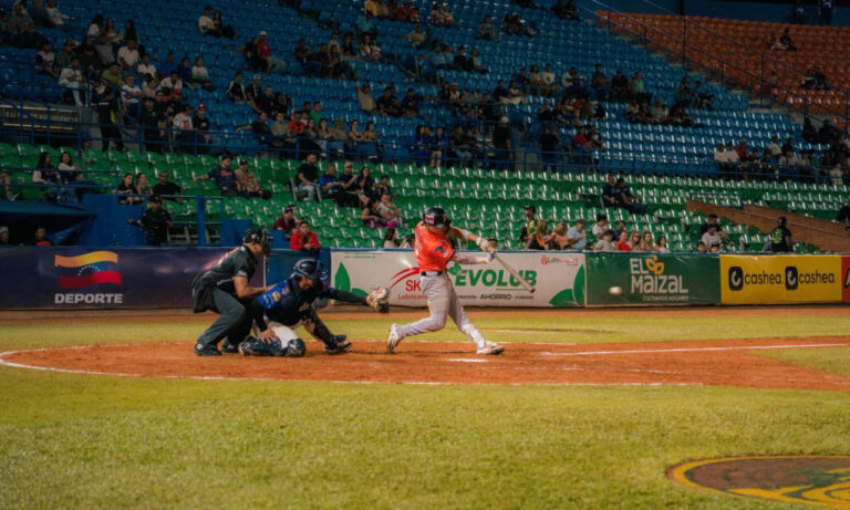 Águilas vence 5–2 a Tigres y Bracho impone récord de 59 rescates