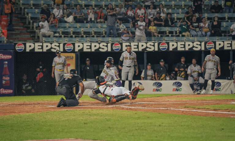 Leones vencen 6-1 a Águilas y dividen la serie en Maracaibo