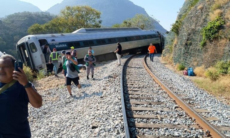 México investiga causas del accidente de tren que dejó 13 muertos en Oaxaca