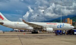 Gobierno notifica a aerolíneas que la compra de su combustible debe pagarse a EE. UU.