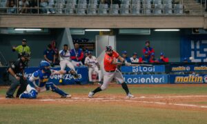 Águilas corta racha de 7 derrotas y vence 8-4 a Tiburones