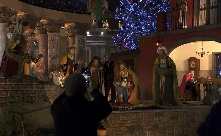 El Vaticano inicia su Navidad con encendido del árbol y belén en la Plaza de San Pedro