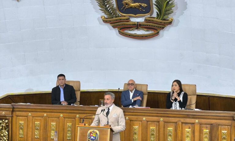 Presentan ley con penas de 15 a 20 años de prisión por “respaldar piratería y bloqueo”