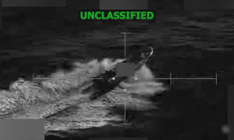 EE. UU. ataca otra lancha en el Pacífico Oriental y mata a 4 “narcoterroristas”