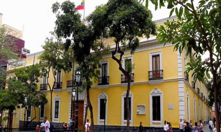 Gobierno tilda de “robo descarado” confiscación de buque petrolero por EE. UU.