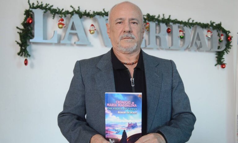 Rowak de Ikaen presenta su libro "Crónicas de María Magdalena"