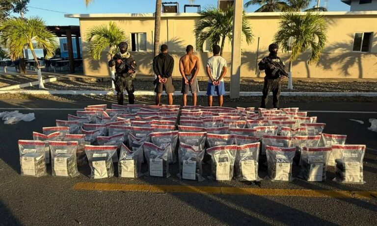 República Dominicana confisca carga de 429 paquetes de cocaína en el Caribe