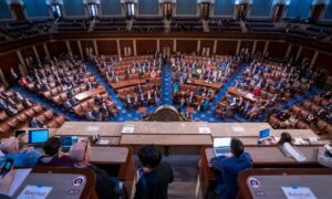 Cámara Baja de EE. UU. rechaza mociones para retirar tropas en caso de guerra con Venezuela