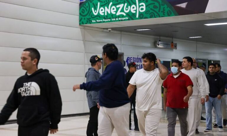 Arriban al país 570 migrantes venezolanos provenientes de EE. UU. y México