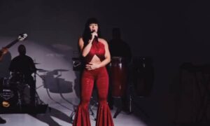 Diosa Canales honra a Selena Quintanilla con “Como La Flor”