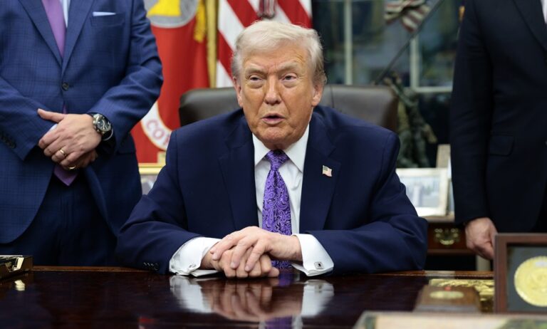 Trump dice que campaña de presión sobre Venezuela "trata sobre muchas cosas"