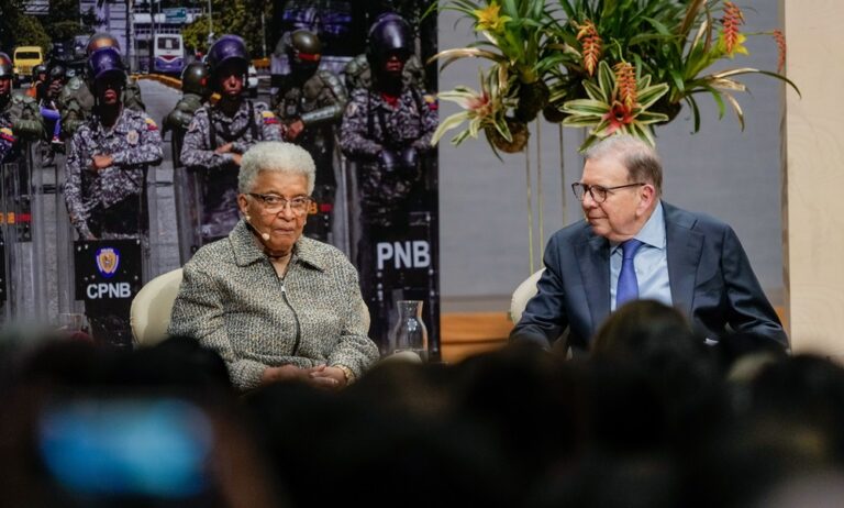 González Urrutia apuesta por una "transición pacífica y ordenada"