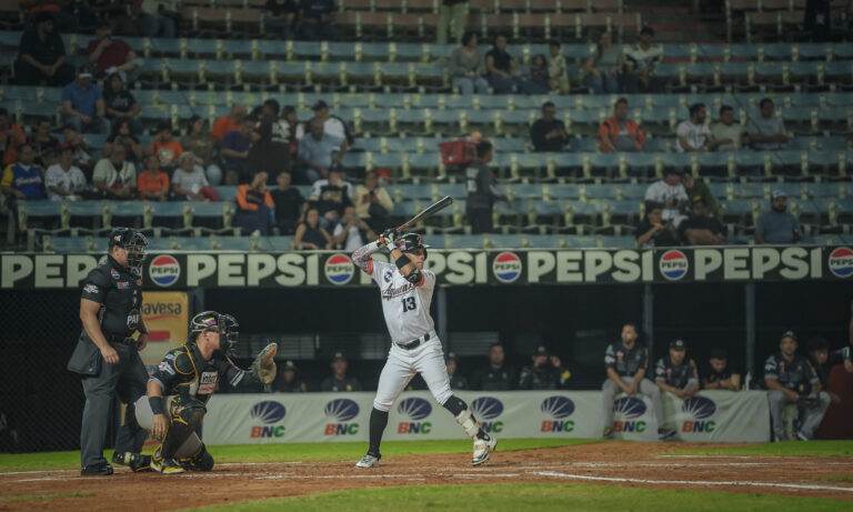 Águilas gana 2-1 y extiende el mal momento de Leones del Caracas