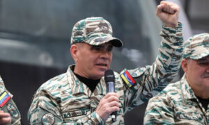Padrino López resalta como el “alto honor” de su vida haber sido ministro de Defensa