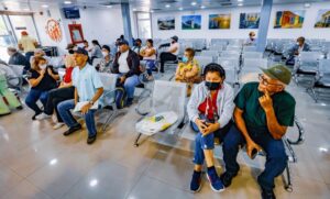 Gobernador entrega rehabilitada la Farmacia de Alto Costo en Maracaibo