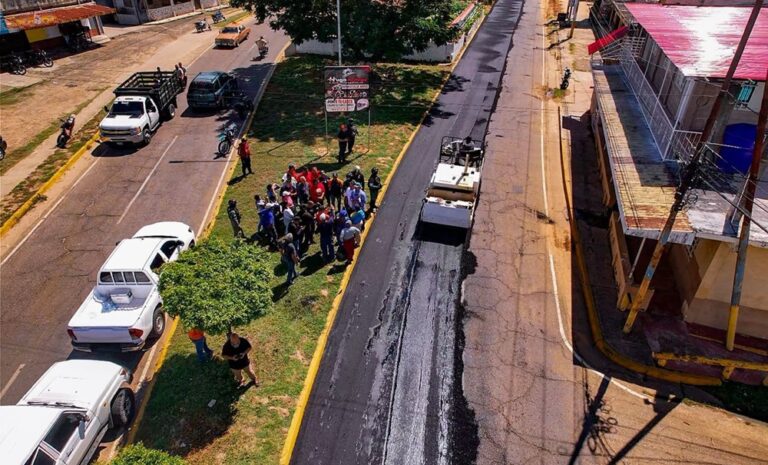 Gobernación coloca 5.000 toneladas de asfalto y anuncia rehabilitación de escuelas en Baralt