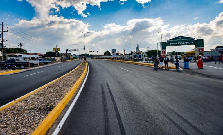 Gobernador entrega 6 kilómetros de vialidad rehabilitada en la Villa del Rosario