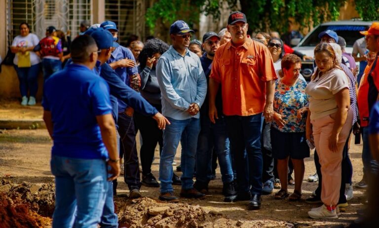 Gobernador supervisa trabajos de sustitución de colector en Club Hípico 1