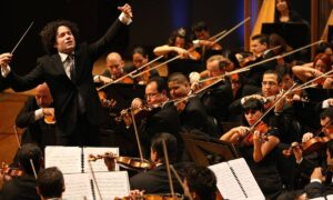 Aplazan conciertos de Dudamel en España por restricciones aéreas en Venezuela