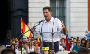 Opositores en España inciden en la vía pacífica al margen de presiones de EE. UU.