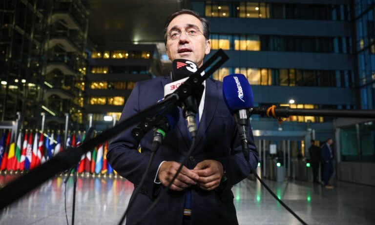 España pide que la crisis de Venezuela se resuelva "por medios pacíficos"