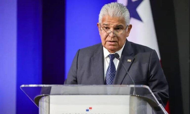 Presidente de Panamá viaja a Oslo para entrega del Nobel a Machado