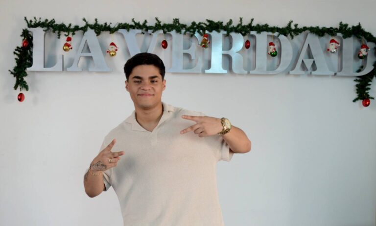 Juanfe rinde tributo a Eddie Santiago