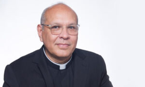 León XIV nombra al sacerdote Alberto Castillo como obispo de la Diócesis de Los Teques