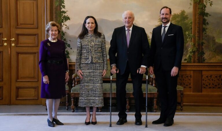 Reyes y el príncipe heredero de Noruega reciben a Machado
