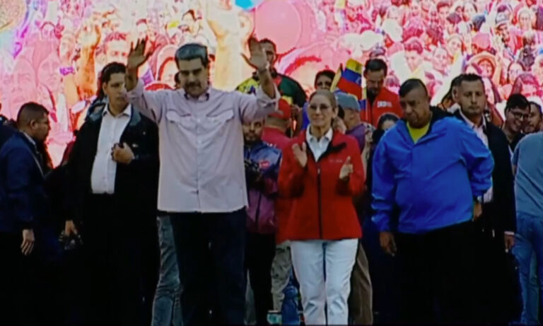 Maduro jura “al pueblo” su “lealtad absoluta” para “defender la Patria”