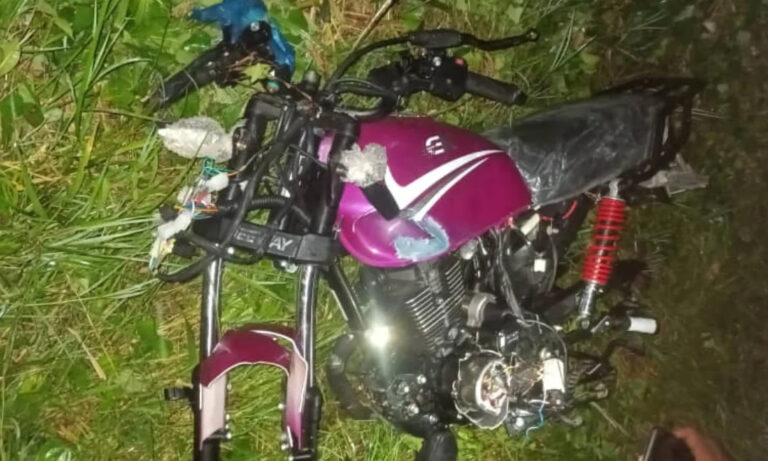 Choque de motos deja 2 fallecidos y 2 heridos en Colón: iban a “exceso de velocidad”