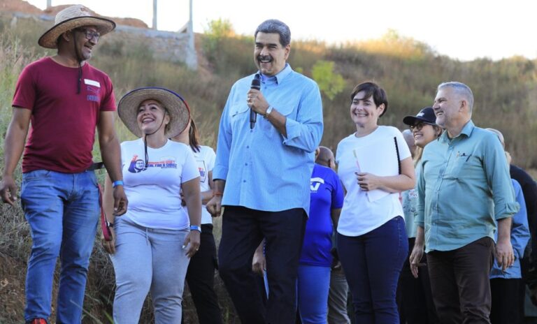 Maduro asegura que su “sueldito de presidente” es de 2 petros