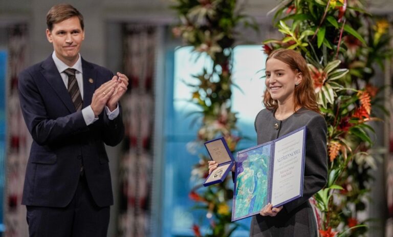 Oposición destaca que el Nobel a Machado reconoce a los “caídos” y “perseguidos”