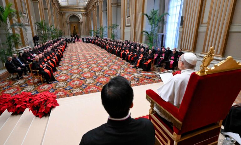 El Papa afirma que los abusos “llenan de vergüenza” a la Iglesia