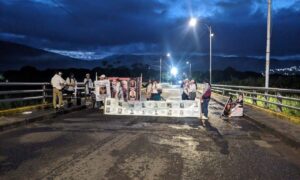 Puente Internacional Simón Bolívar sigue cerrado por protestas