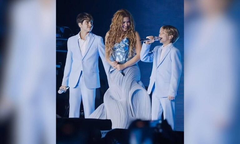 Shakira sube por primera vez en el escenario a sus hijos Milán y Sasha