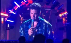 Silvestre Dangond se baja del escenario en Cali por un malestar estomacal