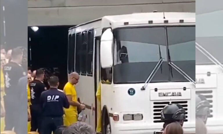 Difunden video del traslado de “presos políticos” a un lugar desconocido