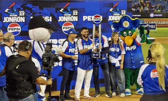 Wilyer Abreu gana el Derby de Jonrones
