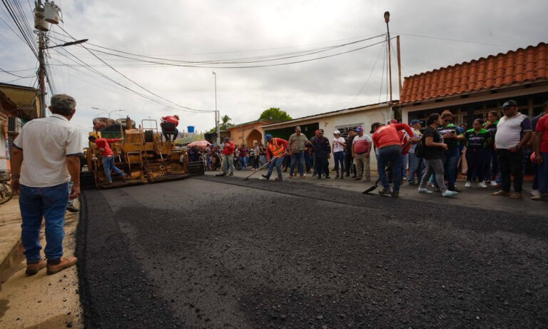 Inicia Plan Estadal de Asfaltado en localidades del Eje Sur del Lago